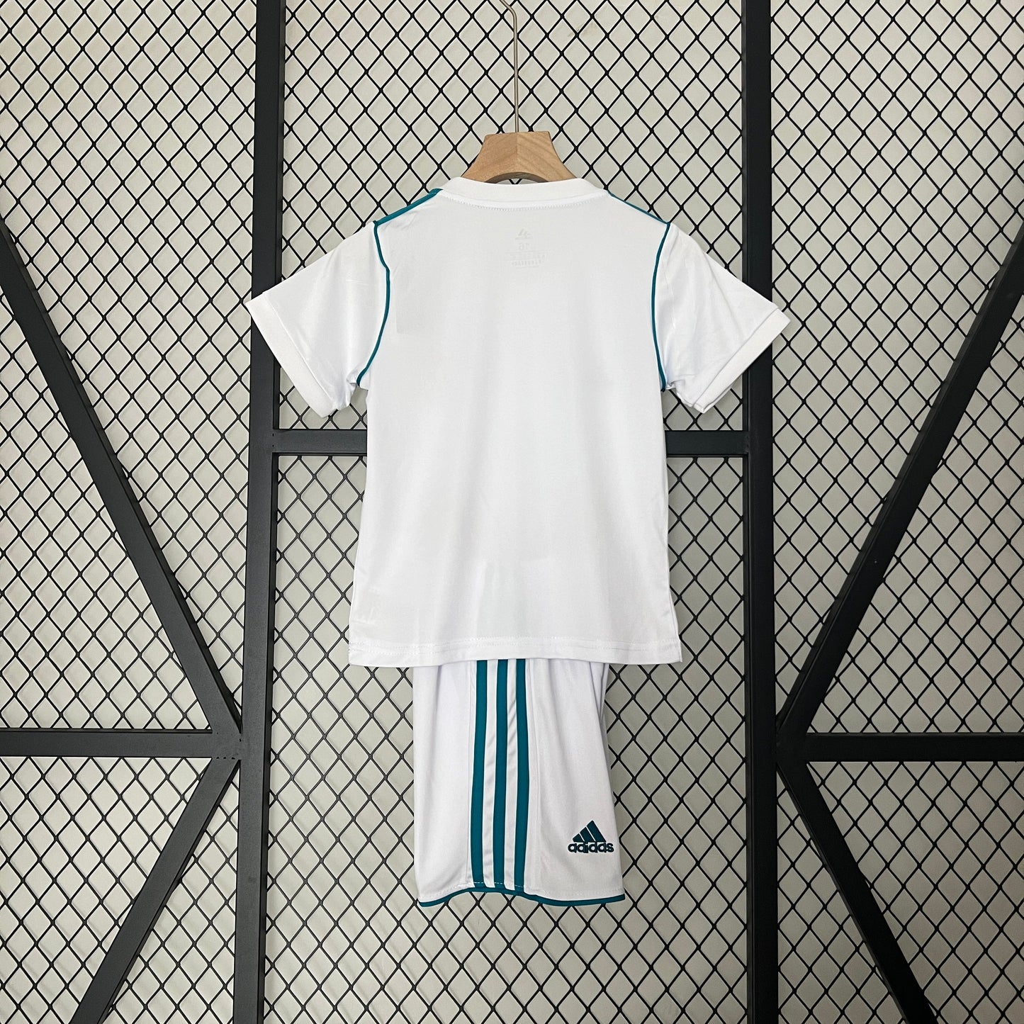 17/18 Retro Real Madrid Home Kids