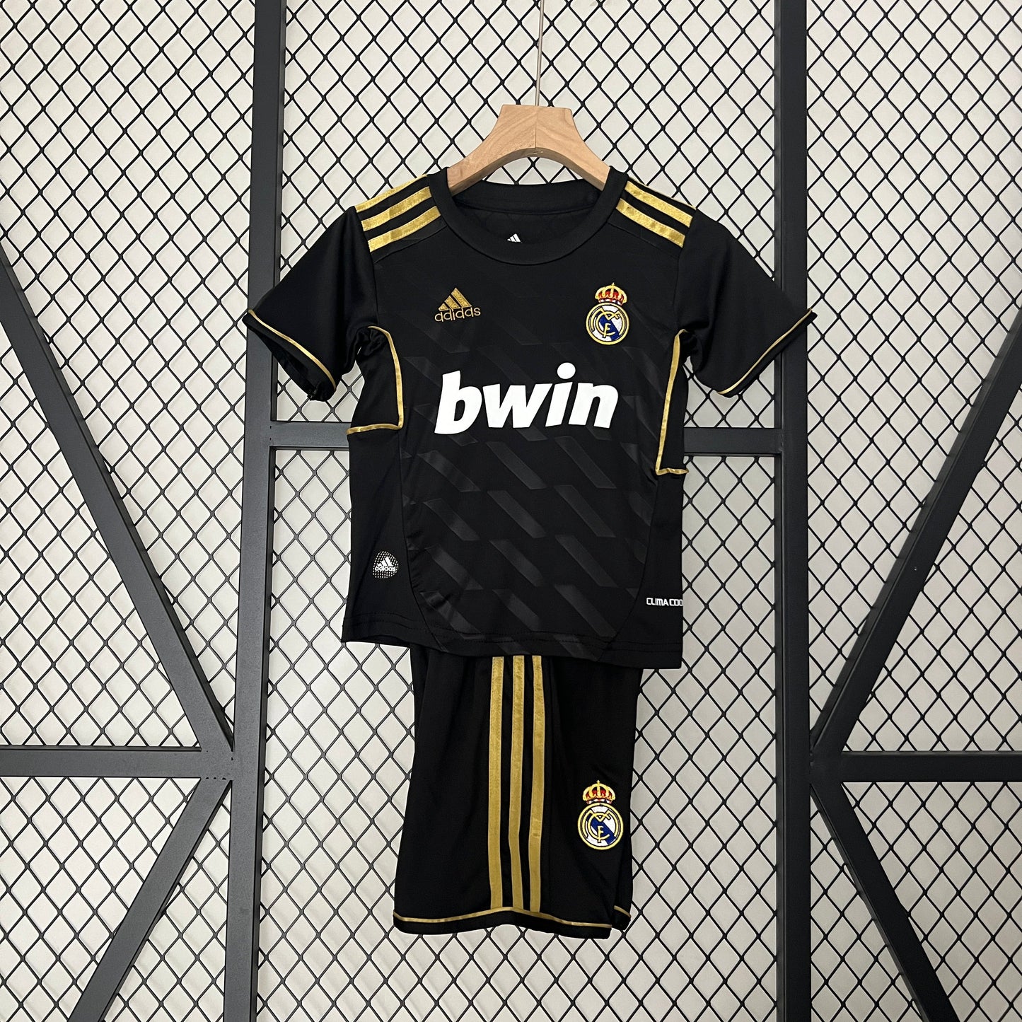 11/12 Kids Retro Real Madrid Away Kit