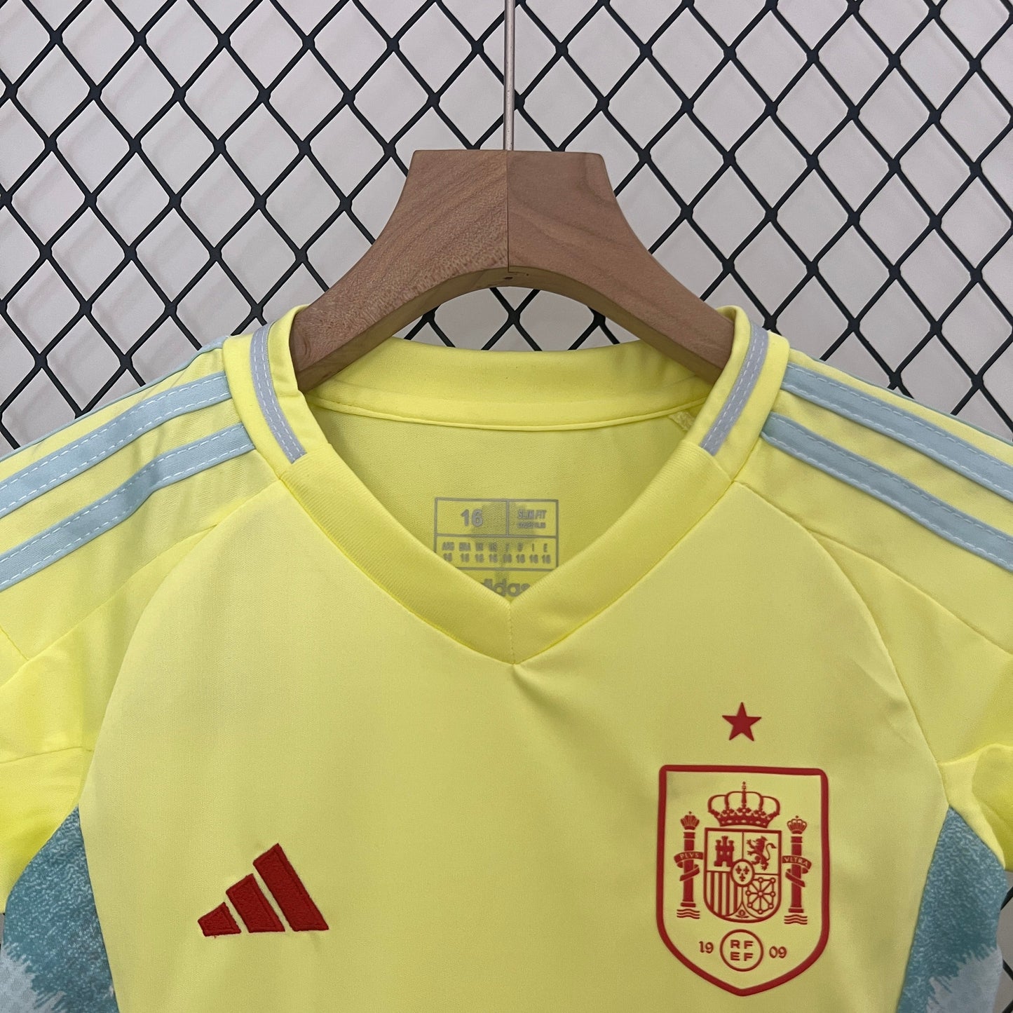 24/25 Kids Spain Away Kit