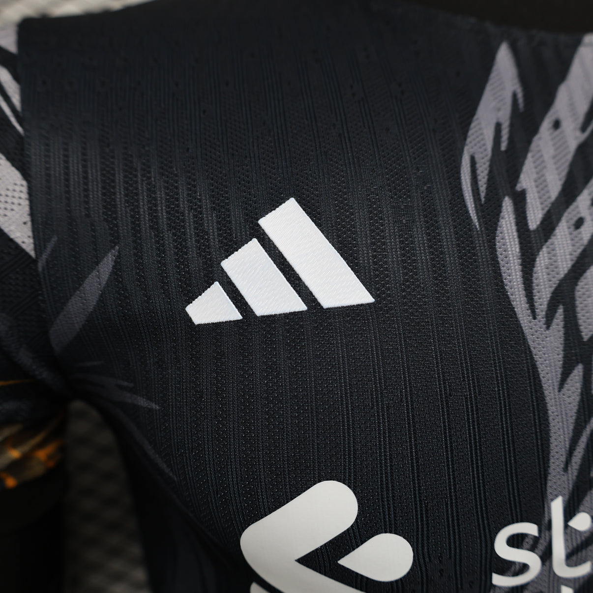 Liverpool “Golden Phoenix” Special Kit