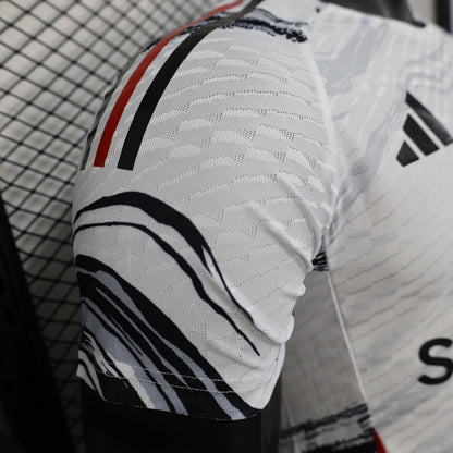 Manchester United “Silver Streak” Special Kit